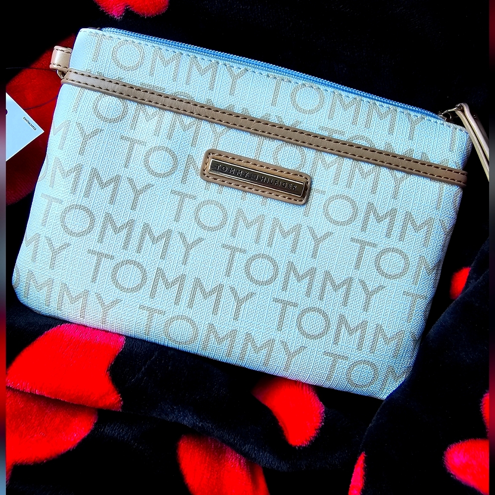 NWT Tommy Hilfiger clutch/wristlet